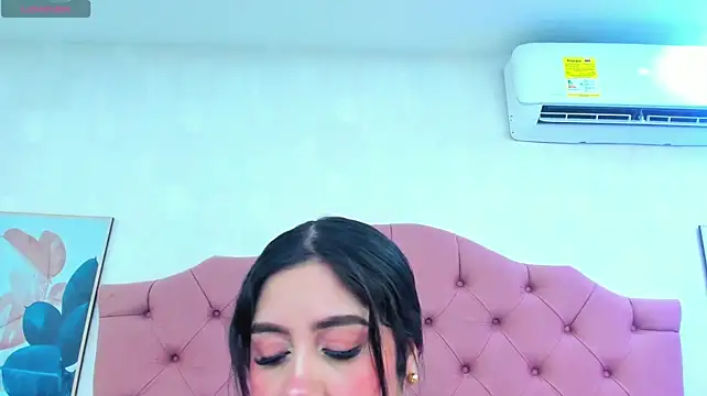 ThyaraJhons stripchat live cam model