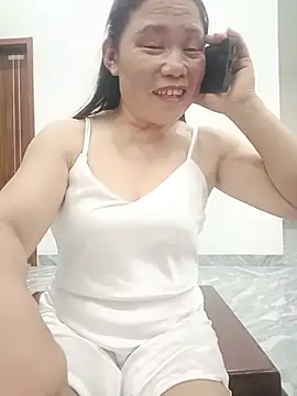 -Lytina- stripchat live cam model