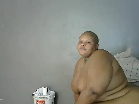Taraj_thee_thick stripchat live cam model