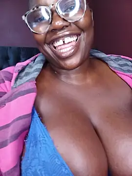 TheSpiceyQueen stripchat live cam model