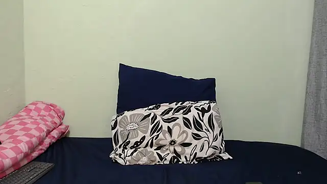 PIXIEBITCHXXX26 stripchat live cam model