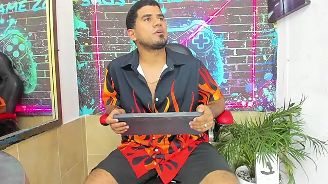 Latins_on_fire stripchat live cam model