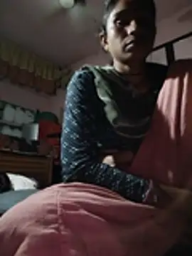 Ravinabanknbs stripchat live cam model