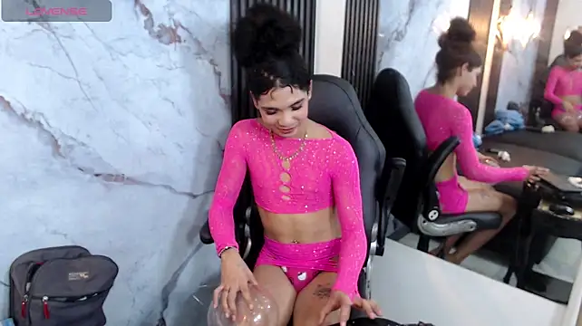 Harineff stripchat live cam model