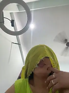 Miss_kanika76 stripchat live cam model