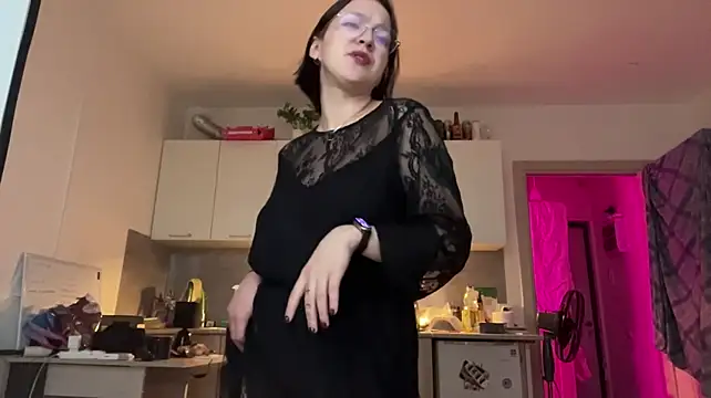 LaineYonker stripchat live cam model