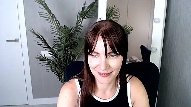 EmmmaLuxe stripchat live cam model