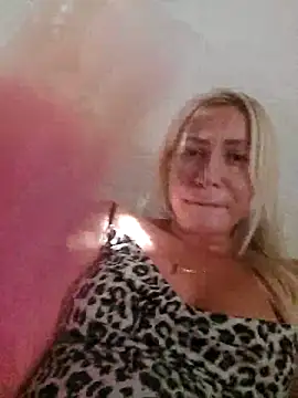visnjica stripchat live cam model