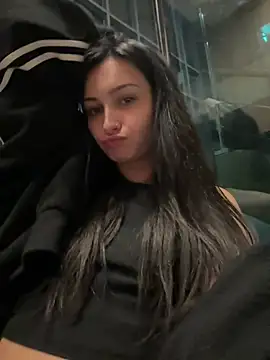 lunalovelee stripchat live cam model