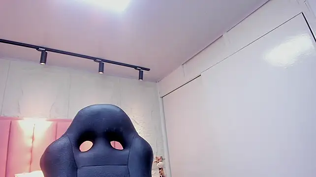 KATIAMOSS stripchat live cam model