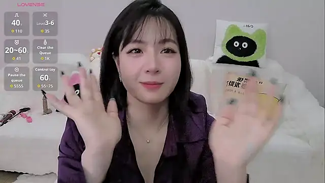 Lucy-8 stripchat live cam model