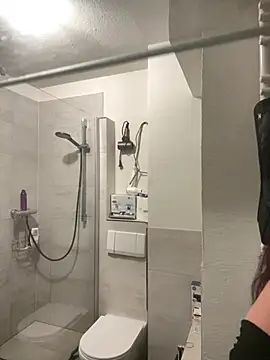 SecretSarah69 stripchat live cam model