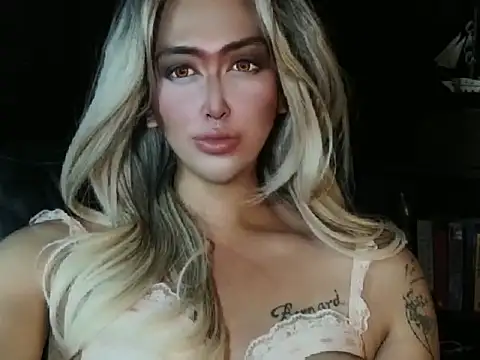prettybushy stripchat live cam model
