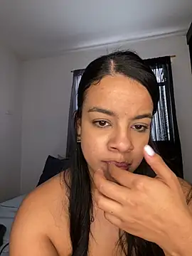 trianawhite stripchat live cam model