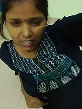 hotrinastudent stripchat live cam model