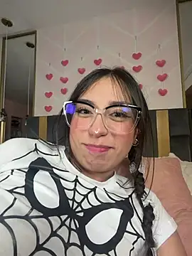 MadyJackson stripchat live cam model