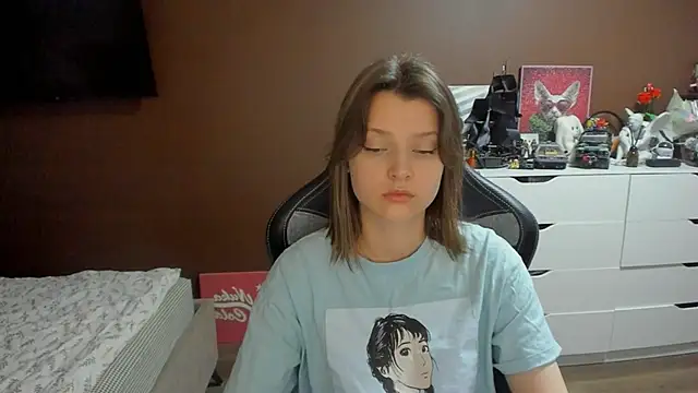 SoniNesti stripchat live cam model