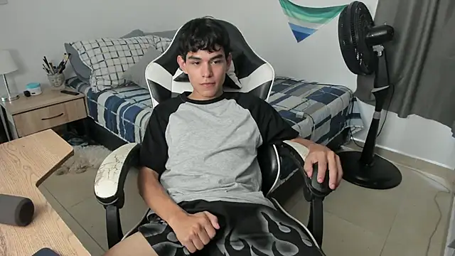 ronaldmq20 stripchat live cam model