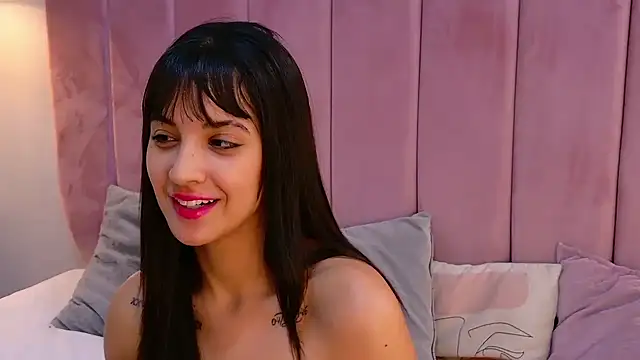 LeenaBrown stripchat live cam model