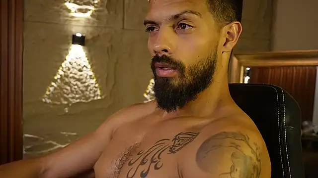 DannSaenz stripchat live cam model