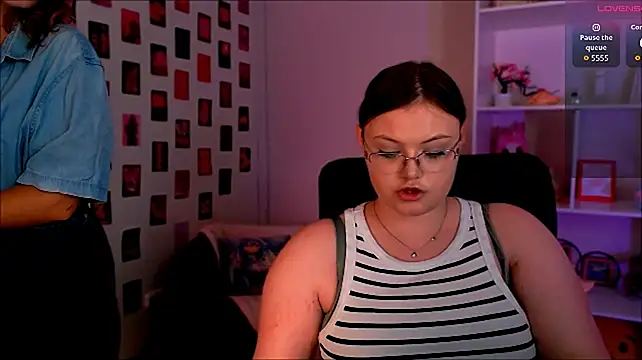 nikole_kitt stripchat live cam model