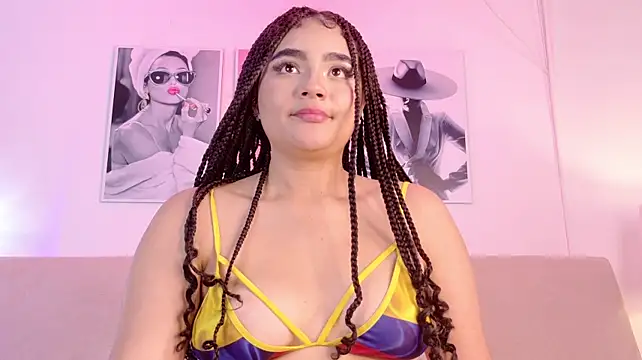 Evaa_Holly stripchat live cam model