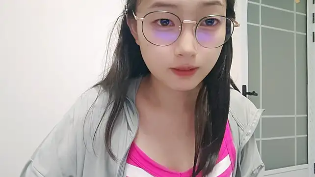 Q-Xixi stripchat live cam model