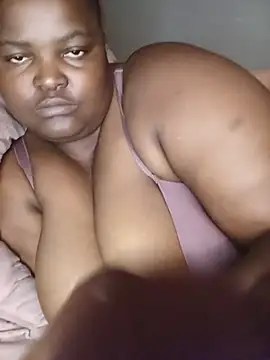ChubbyLucia stripchat live cam model