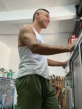 Paul22cm- stripchat live cam model