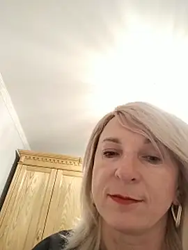 AhlyssaLove1155 stripchat live cam model