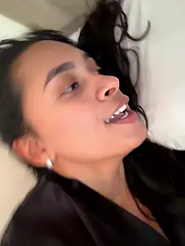 LunaHeat stripchat live cam model