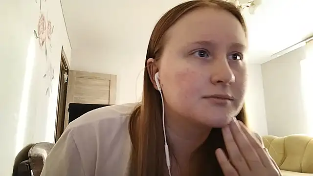AnikaLipps stripchat live cam model