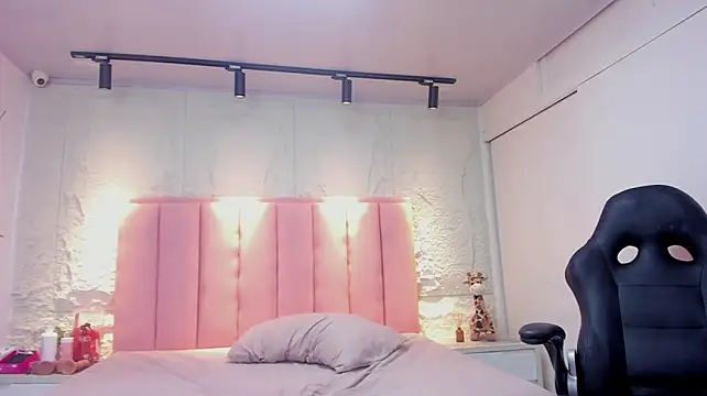 KATIAMOSS stripchat live cam model