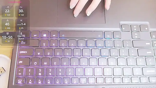 guoguo-a stripchat live cam model