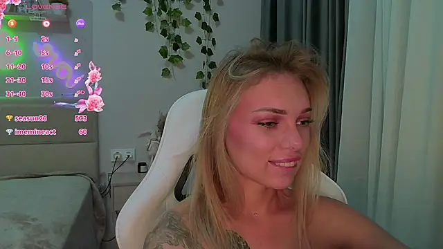 CandyBrass stripchat live cam model