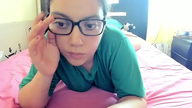 roniewester stripchat live cam model