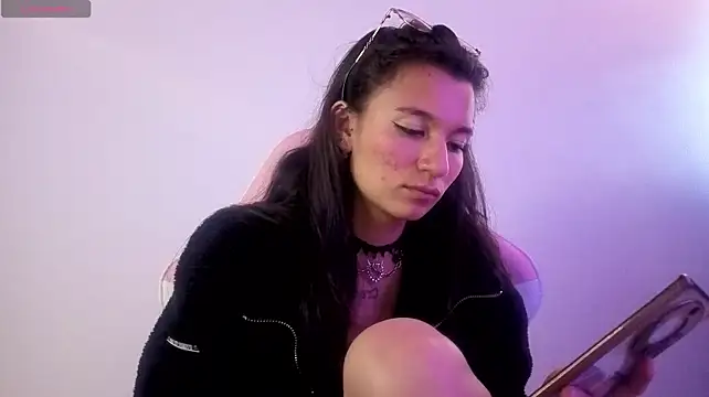 Milufer05 stripchat live cam model