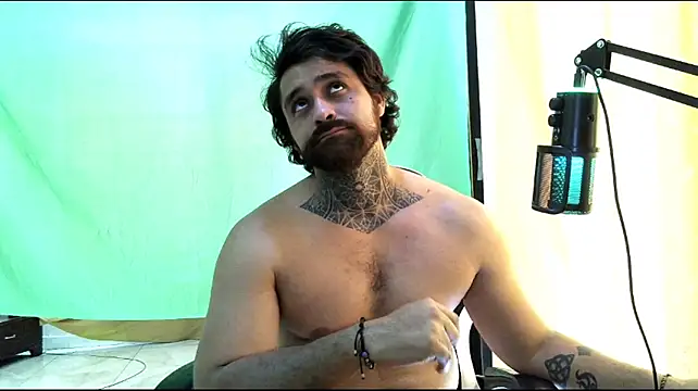 aronmiller404 stripchat live cam model