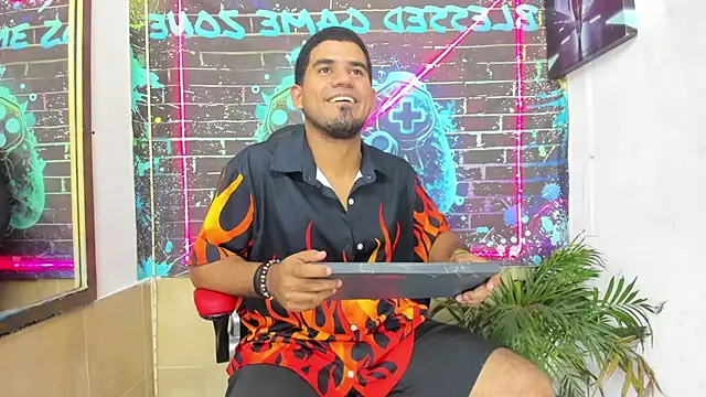 Latins_on_fire stripchat live cam model