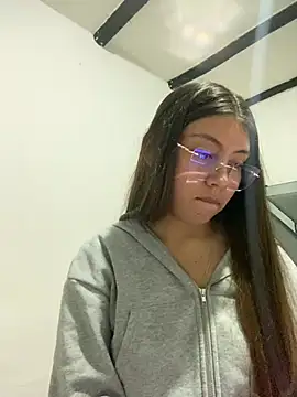 Sara-cooper2 stripchat live cam model
