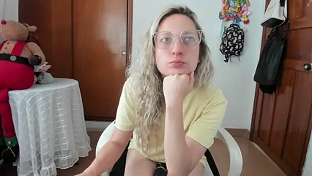 Adele_johnsonn1 stripchat live cam model