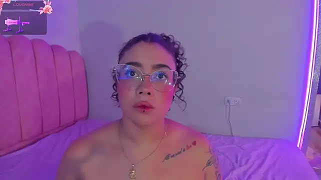 antonelllepiercee stripchat live cam model