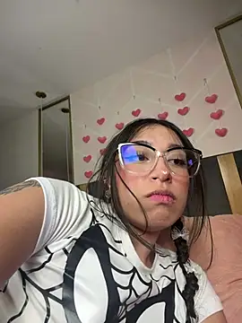 MadyJackson stripchat live cam model