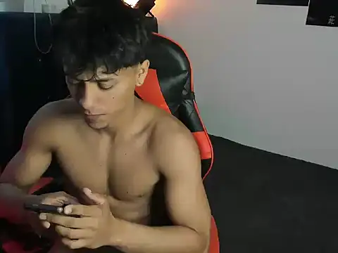 ZYZZ1312 stripchat live cam model