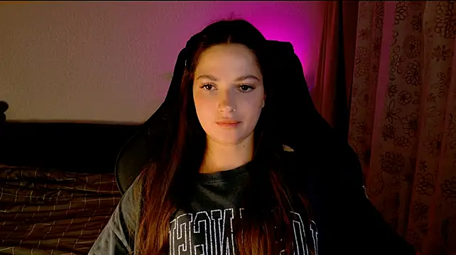 KiraVair stripchat live cam model
