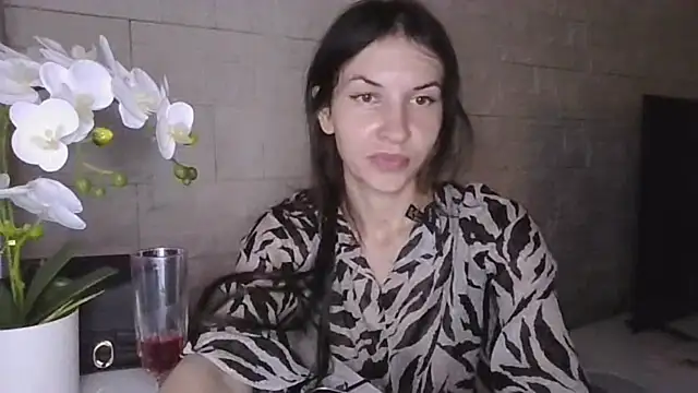 JuliaLovely stripchat live cam model