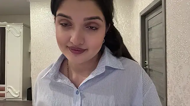 IzzabelSun stripchat live cam model