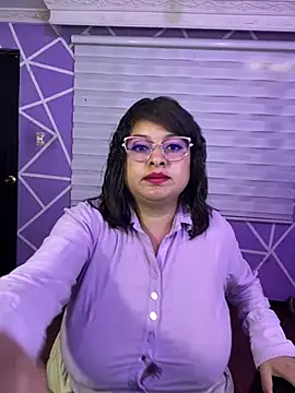 MiiaaJoness stripchat live cam model