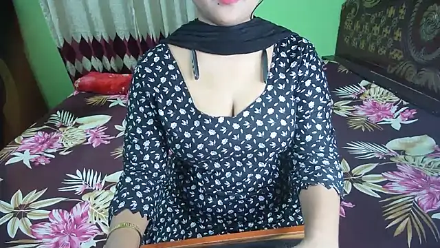 BengaliQueenStar stripchat live cam model