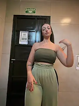 BelleLouiseVp stripchat live cam model